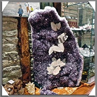 AMETHYSTE - Gode avec Cristaux de Calcite - 750x480x200 mm - 47 500 grammes - M001