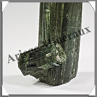 TOURMALINE VERTE - 150 grammes - 95x50x30 mm - P001